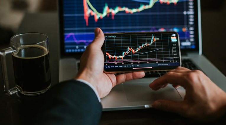 How Do You Choose the Right Trading Platform in UAE