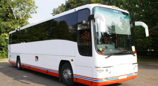 What Facilities & Comforts Are Available on the X28 Bus