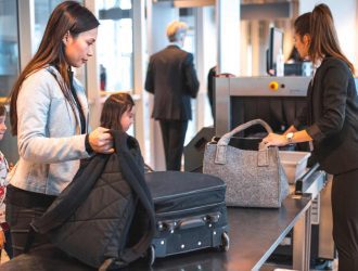 how much gold can i carry to india without duty