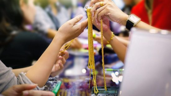 How Can Tourists Buy Gold in Dubai