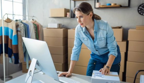 How to Choose Between Free Zone and Mainland for Your Ecommerce Business